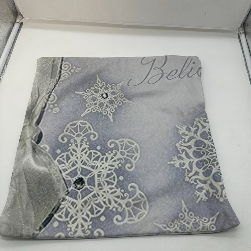 EUC Pillow Cover Blue White Gray Snowflakes 16" x 16" Square Zipper Closure KFT